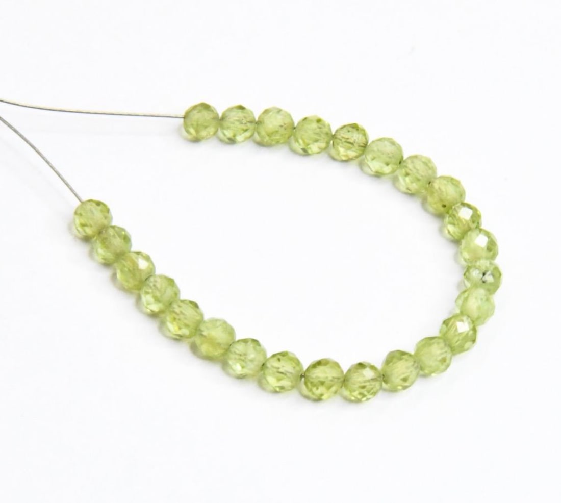 NATURAL PERIDOT BEADS FACETED ROUND 25 PCS, 3 - 3.5 MM (2 TASSELS) (1 of 2)
