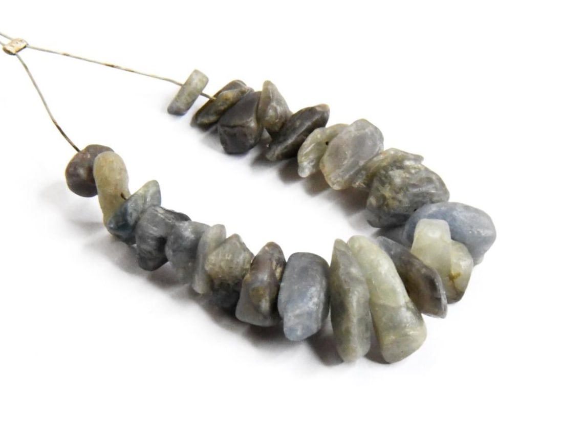 NATURAL SAPPHIRE CHIPS 4X4.5 - 4.5X11.5 MM, 23 PCS: These are natural, earth mined and hand crafted with precision. Stone: Sapphire, Stone Shape: Chips, Stone Size: 4x4.5 - 5x11.5 mm, Width: 2.5 - 4.5 mm, Weight: approx. 28 carats. The photographs are