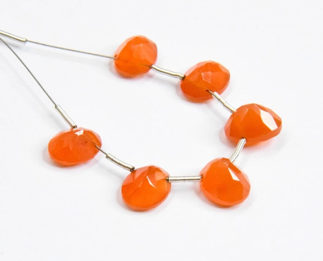 NATURAL CARNELIAN BEADS FACETED CABOCHON OVAL 7.5X9.5 - 8X10 MM, 6 PCS (1 of 2)
