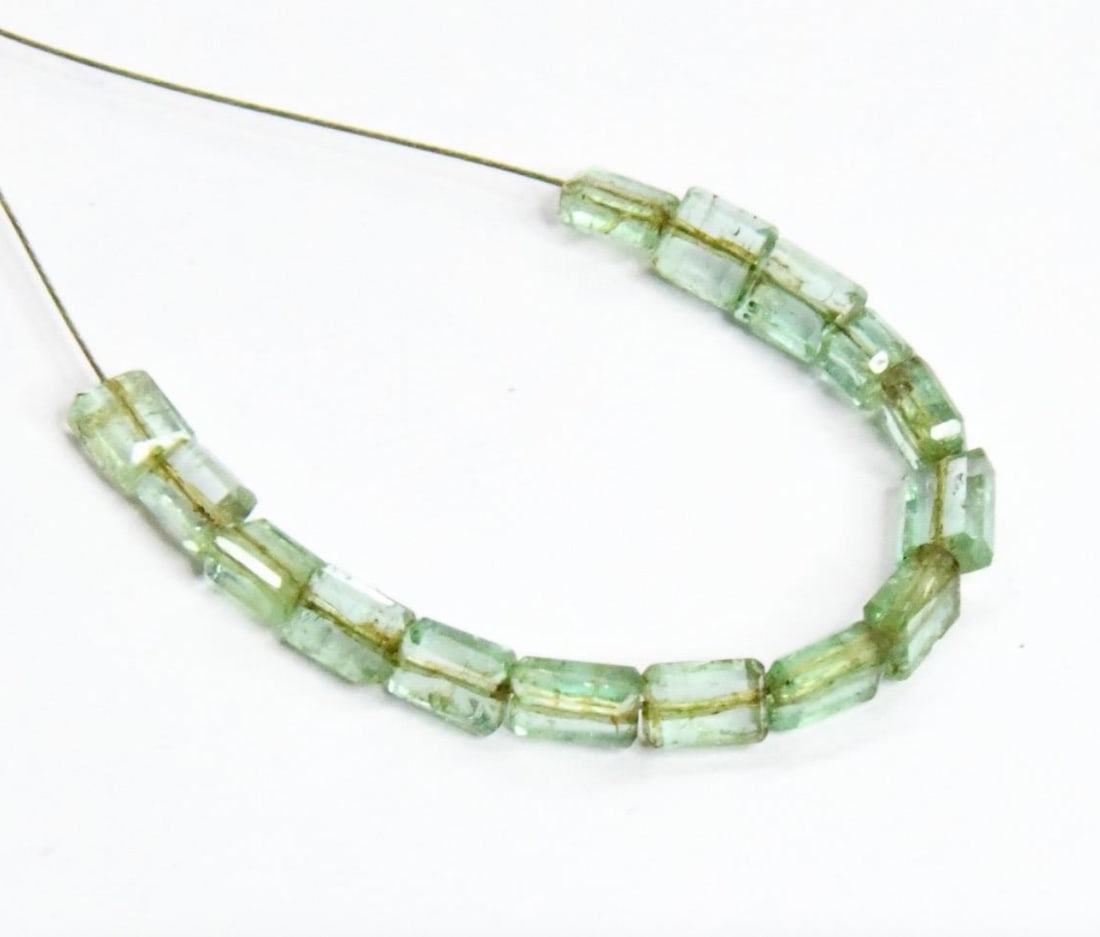 NATURAL EMERALD BEADS FACETED CUBE 3X3.5 - 3.5X5 MM, 15 PCS (1 of 2)