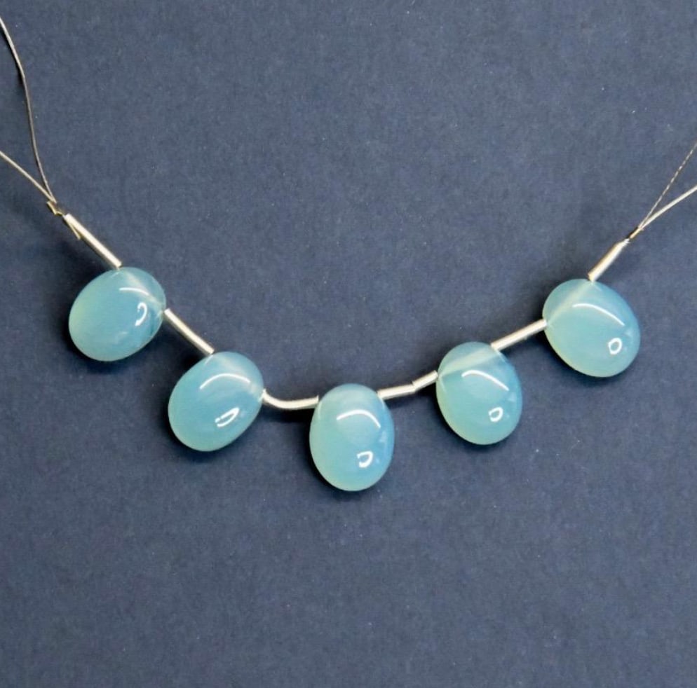 NATURAL BLUE CHALCEDONY BEADS CABOCHON OVAL 8X10 MM, 5 PCS (1 of 2)