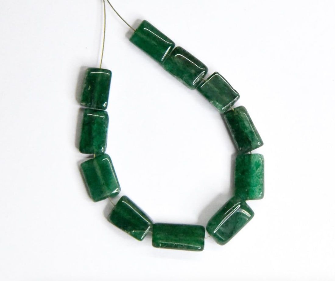 NATURAL GREEN AVENTURINE BEADS CHICKLET 6X8.5 - 7X12 MM, 11 PCS: These are natural, earth mined and hand crafted with precision. Stone: Green Aventurine, Stone Shape: Chicklet, Stone Size: 6x8.5 - 7x12 mm, Width: 2.5 - 4 mm, Weight: approx. 28 carats. The photograp