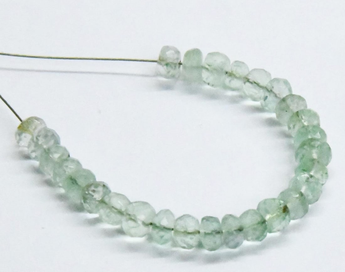 NATURAL EMERALD BEADS FACETED RONDELLE 3.5 - 4 MM, 27 PCS (1 of 2)