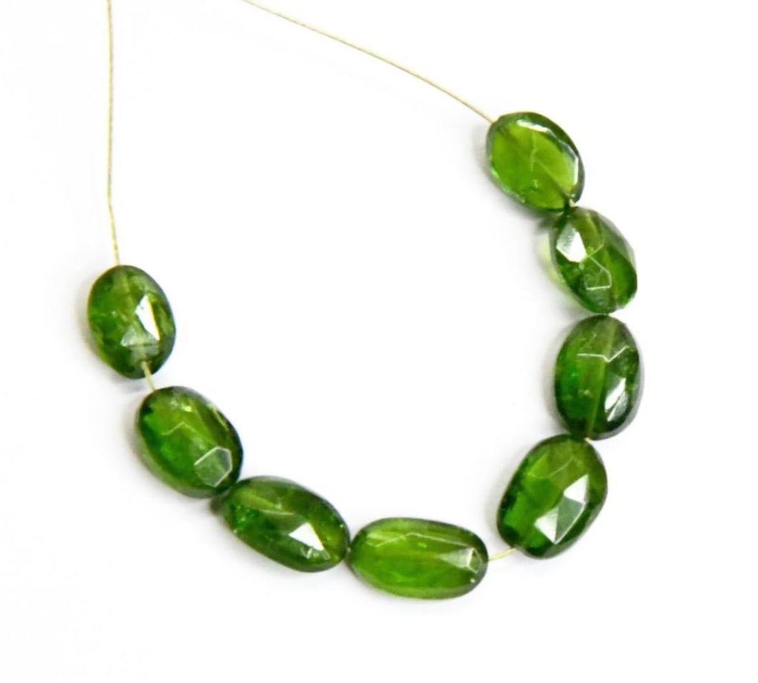 NATURAL CHROME DIOPSIDE BEADS FACETED OVAL 5X7 - 6X8 MM, 8 PCS (1 of 1)