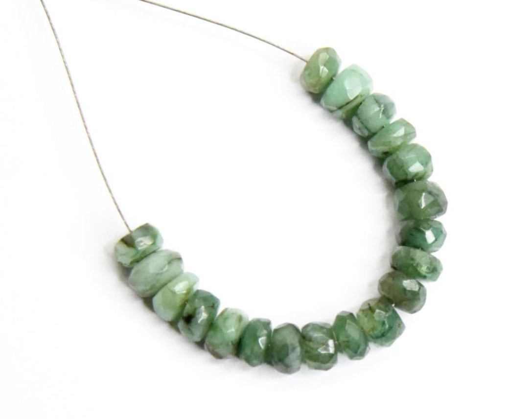 NATURAL EMERALD BEADS FACETED RONDELLE 5 - 5.5 MM, 19 PCS (1 of 1)