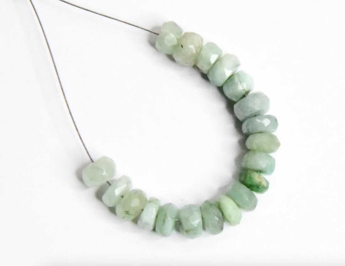 NATURAL EMERALD BEADS FACETED RONDELLE 5 - 5.5 MM, 19 PCS (1 of 1)