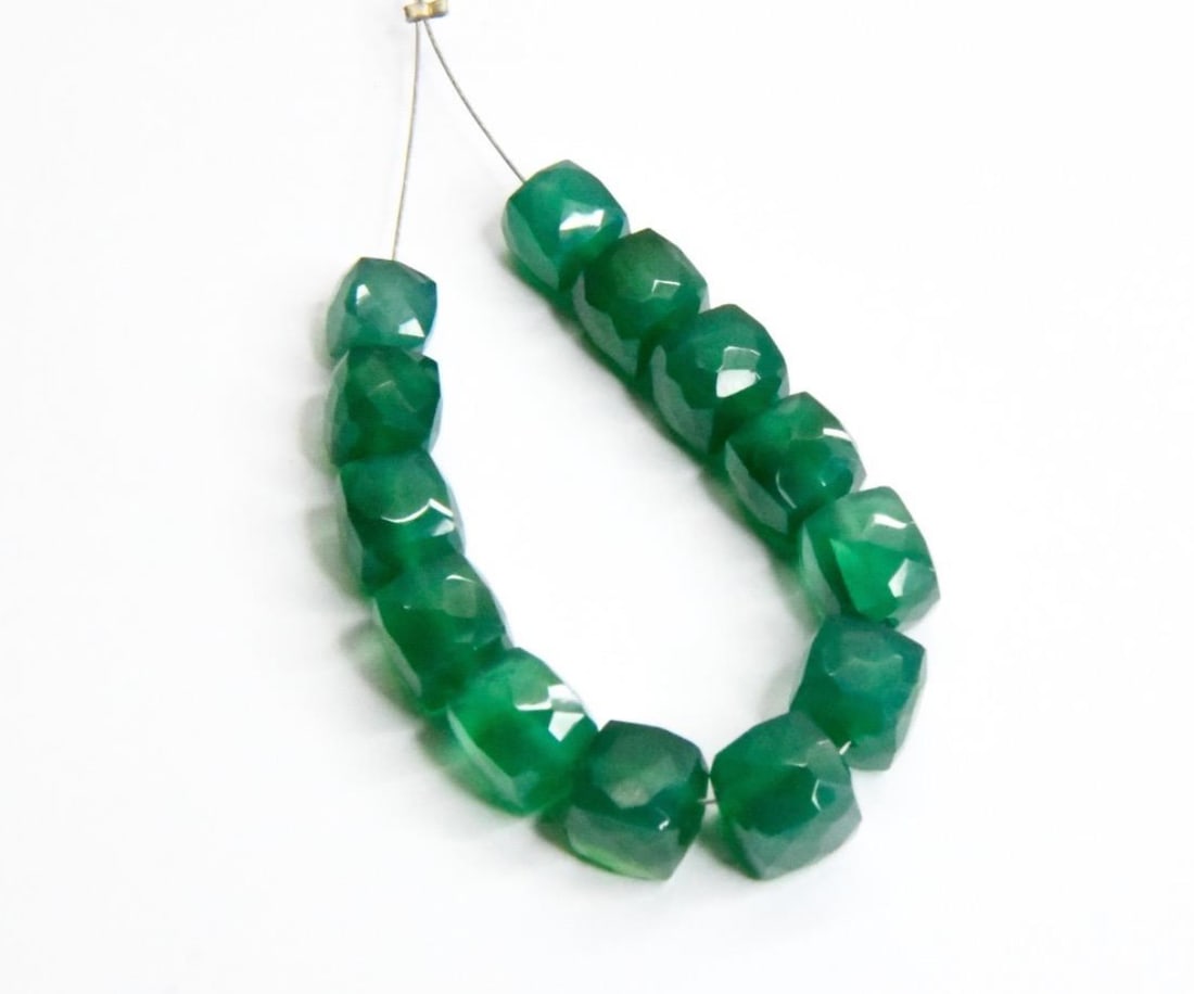 NATURAL GREEN ONYX BEADS FACETED BOX 6X6 - 7X8 MM, 13 PCS (1 of 1)