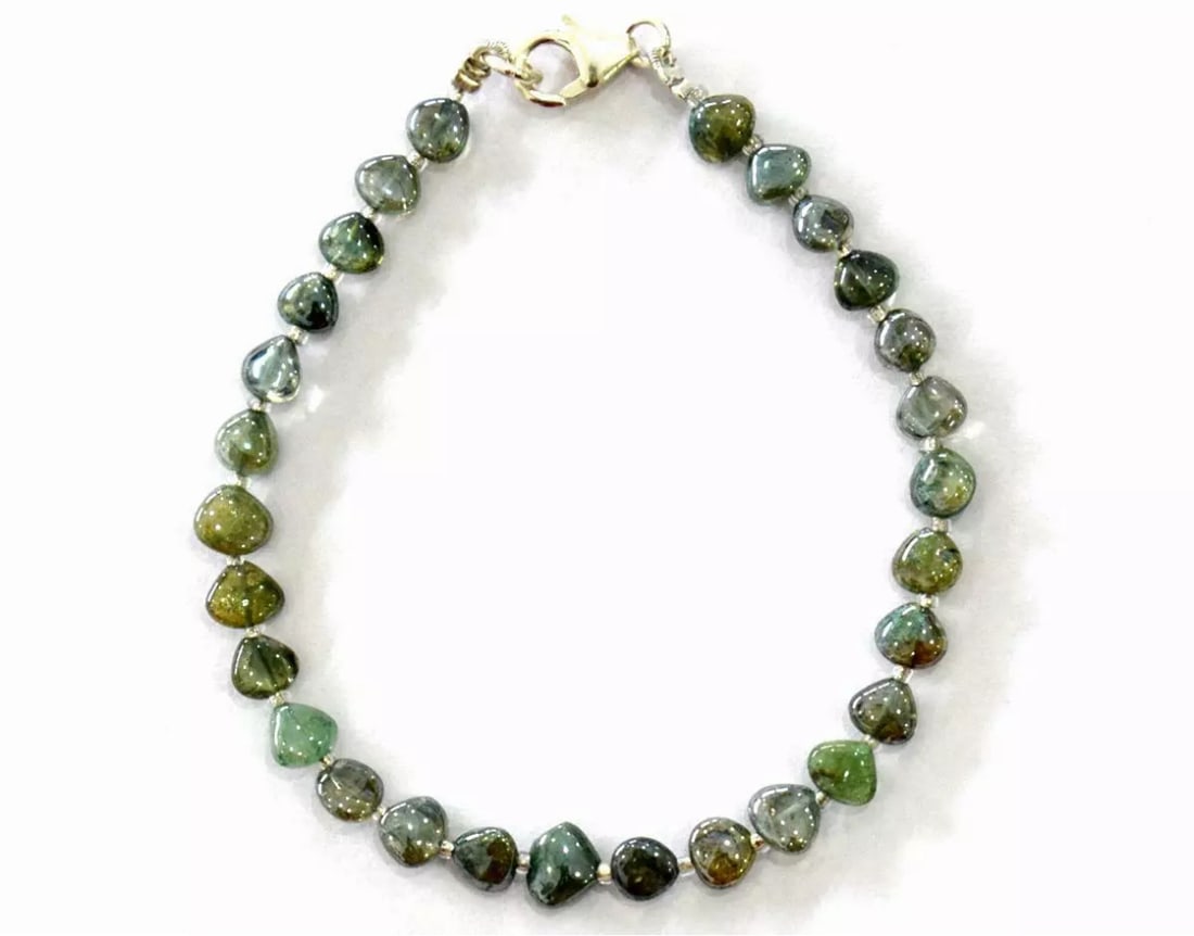 7" SOLID 925 SILVER BRACELET - GREEN TOURMALINE (COATED) BEADS HEART: These are natural, earth mined and hand crafted with precision. Stone: Tourmaline, Stone Shape: Heart, Stone Size: 5 - 6 mm, Width - 2 - 3 mm, Length: 7", Weight: approx. 20 carats. The photographs ar