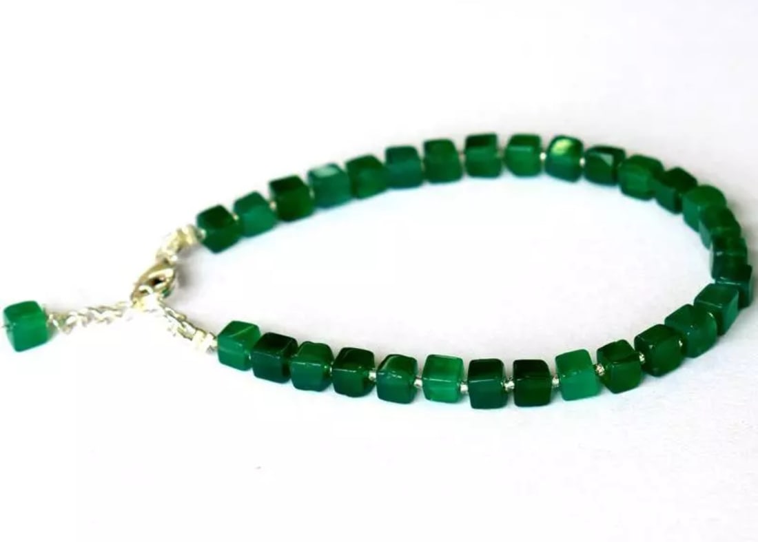 7 - 8" BRACELET NATURAL GREEN ONYX BEADS BOX: These are natural, earth mined and hand crafted with precision. Stone: Onyx, Stone Shape: Box, Stone Size: 4.5mm, Length: 7 - 8", Weight: approx. 36 carats. The photographs are generally enlarged to s