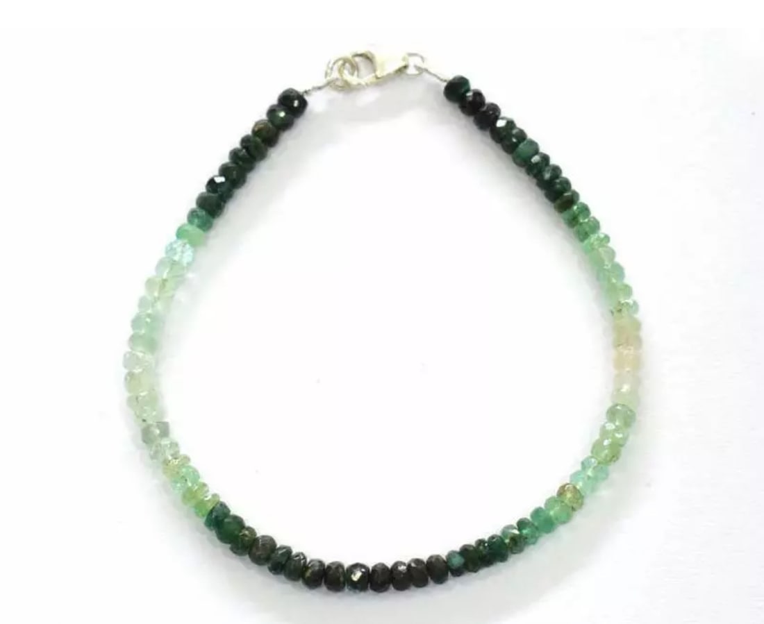 8" BRACELET NATURAL SHADED EMERALD BEADS RONDELLE SOLID 925 SILVER: These are natural, earth mined and hand crafted with precision. Stone: Emerald, Shape: Faceted Rondelle, Size: 4mm, Width: 2 - 3mm, Length: 8", Weight: approx. 31 carats. The photographs are enlarged