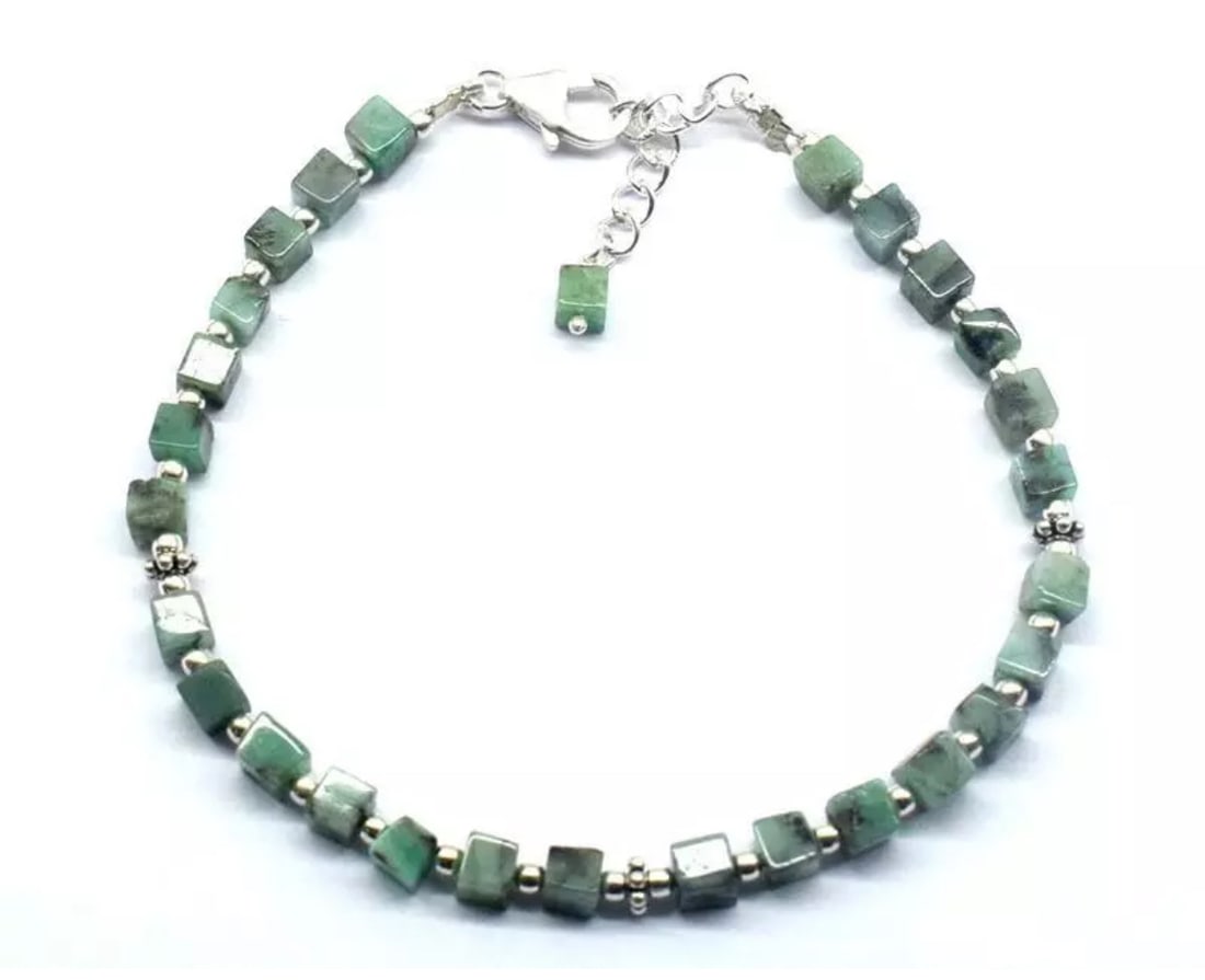 7 - 8" SOLID 925 SILVER BRACELET NATURAL EMERALD BEADS BOX: These are natural, earth mined and hand crafted with precision. Stone: Emerald, Stone Shape: Box, Stone Size: 3.5 - 4 mm, Length: 7 - 8", Weight: approx. 31 carats. The photographs are enlarged to sho