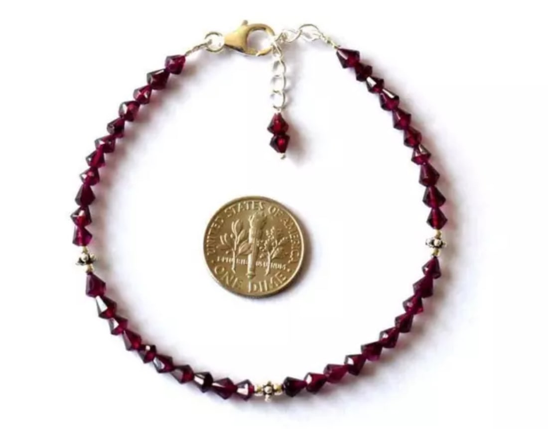 7 - 8" SOLID 925 SILVER BRACELET NATURAL GARNET BEADS FACETED FANCY: These are natural, earth mined and hand crafted with precision. Stone: Garnet, Stone Shape: Faceted Fancy, Stone Size: 3x3.5 - 3.5x4 mm, Length: 7 - 8", Weight: approx. 24 carats. The photographs are 