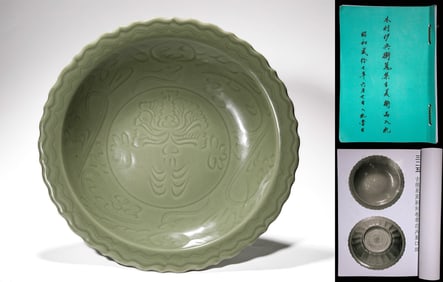 Ancient Longquan kiln carved flower-shaped plate