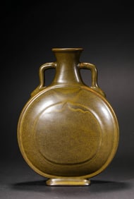 A QIANLONGNIANHZHI MARKED TEA-FOAM MOON-HOUSED VASE