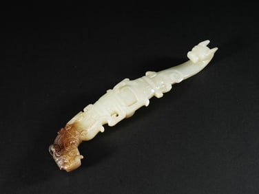 Jade belt hook with dragon pattern