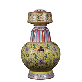 Yellow ground eight treasures coiled flower pattern spray bottle