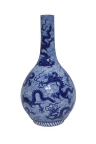 Blue and white dragon-patterned gallbladder vase