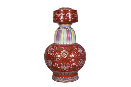 Alum-red famille rose glaze with eight-treasure pattern on the Benba vase