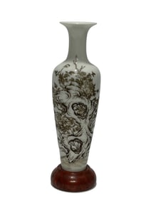 Ink-painted floral willow-leaf vase
