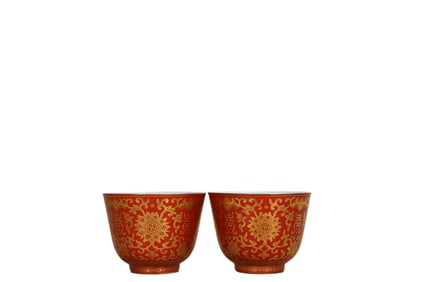Alum-red and gold-painted Baoxiang flower cup