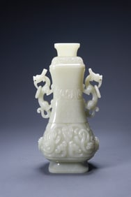 Hetian jade vase with Kuilong pattern and inscription