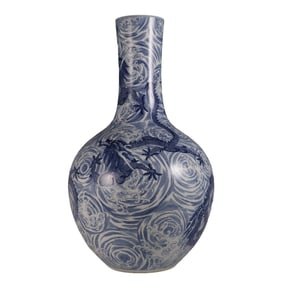 Large celestial globe vase with blue and white sea water and five dragon patterns