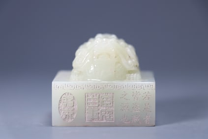 Hetian jade double-headed beast seal