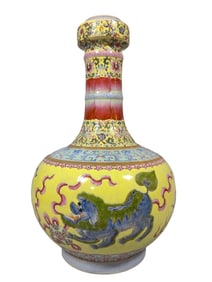 Yellow-bottomed famille rose lion and garlic vase