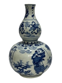 Blue and white figure gourd vase