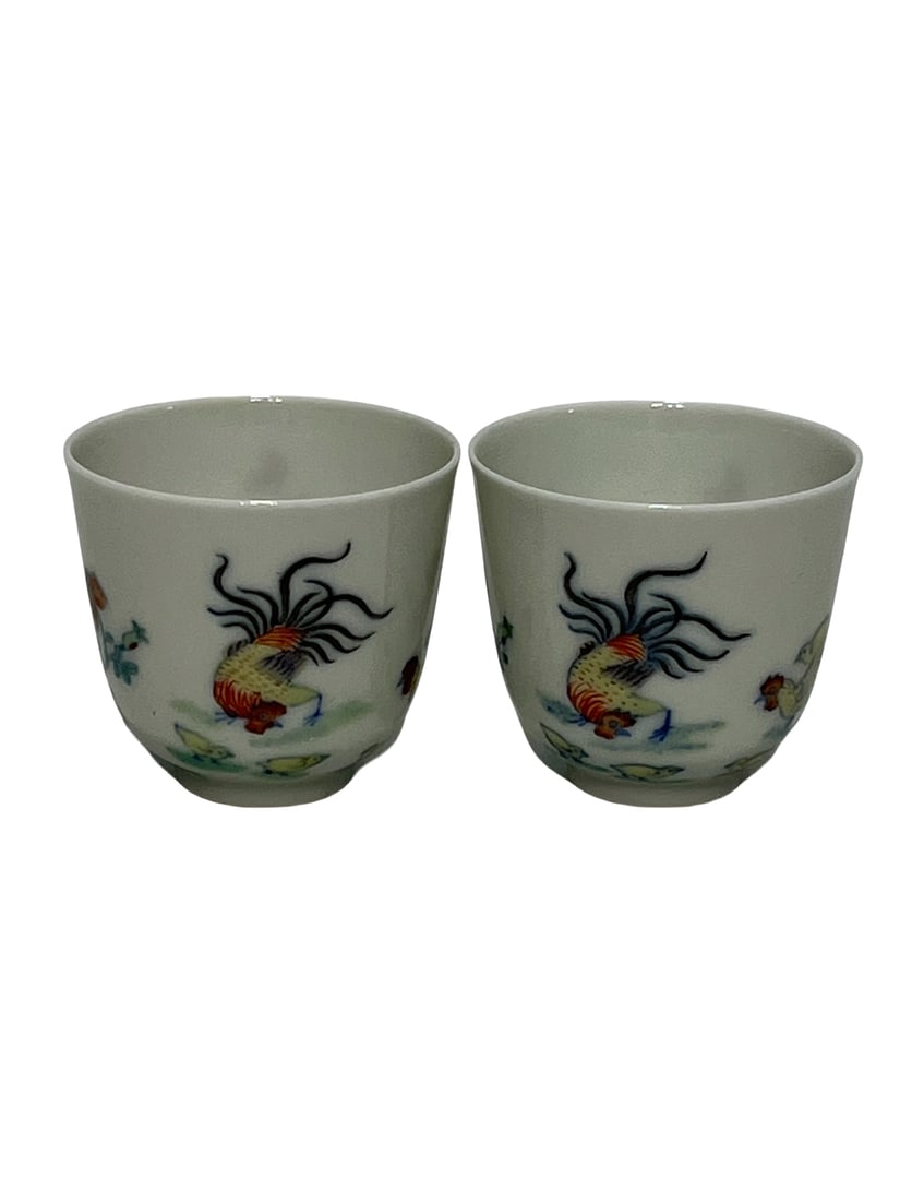 A pair of Doucai painted chicken cups: D?4.5cm