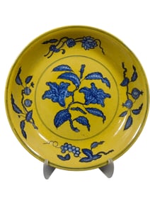 Yellow-bottomed blue-and-white plate