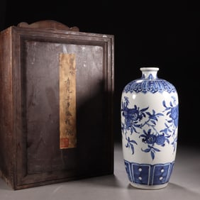 Blue and white Sanduo olive vase