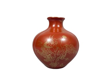 Small pomegranate vase with cinnabar red and gold pattern