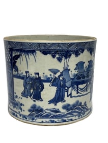 blue and white figure pen holder