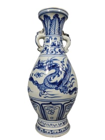 Blue and white dragon-patterned two-ear vase