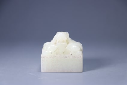 Hetian jade seal with panlong knob