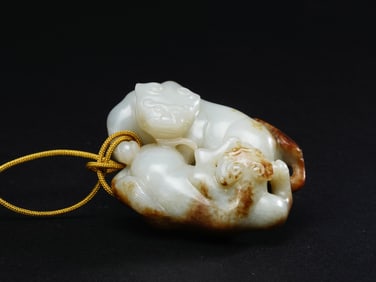 Jade Shuanghuan Hand-held Ornament
