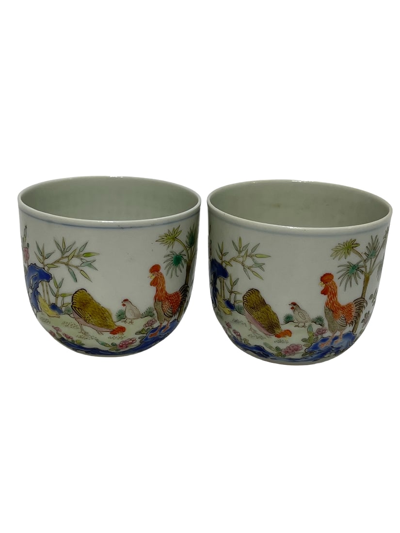 A pair of famille rose chicken cups: D?7.9cm