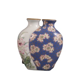 Plum blossom pattern and lotus pond snuff bottle
