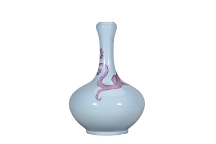 Sky-blue glazed garlic-shaped vase with rouge-red dragon design