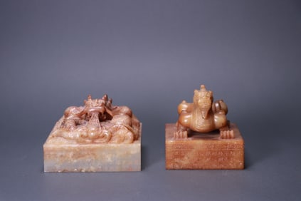 A pair of Hetian jade dragon-spitting-pearls-button seals