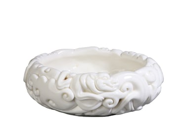 Dehua porcelain auspicious cloud water-washed scholar's desk ornament