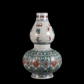 Doucai Passionflower Five Blessings Longevity Gourd Vase