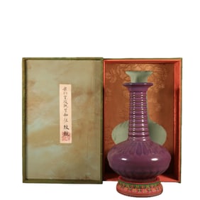Rose-purple glazed string-patterned bottle