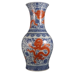 Blue and white porcelain vase with lotus scroll and five dragon design in iron red enamel