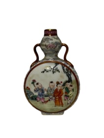 Famille Rose Gourd Vase with Children at Play Design