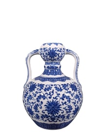 Blue and white porcelain garlic-shaped vase with lotus scroll design and double handles.