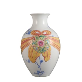 Famille Rose Floral Pattern Ribbon Bundle Vase