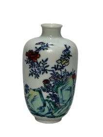Doucai floral pattern bottle