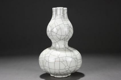 Ge ware crackle pattern bottle